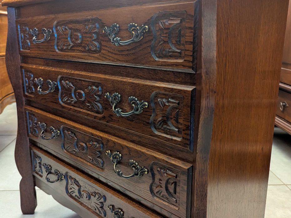 Bardzo ładnie zdobiona komoda,głębokość 31 cm.-sklep Dąbrowa Górnicza