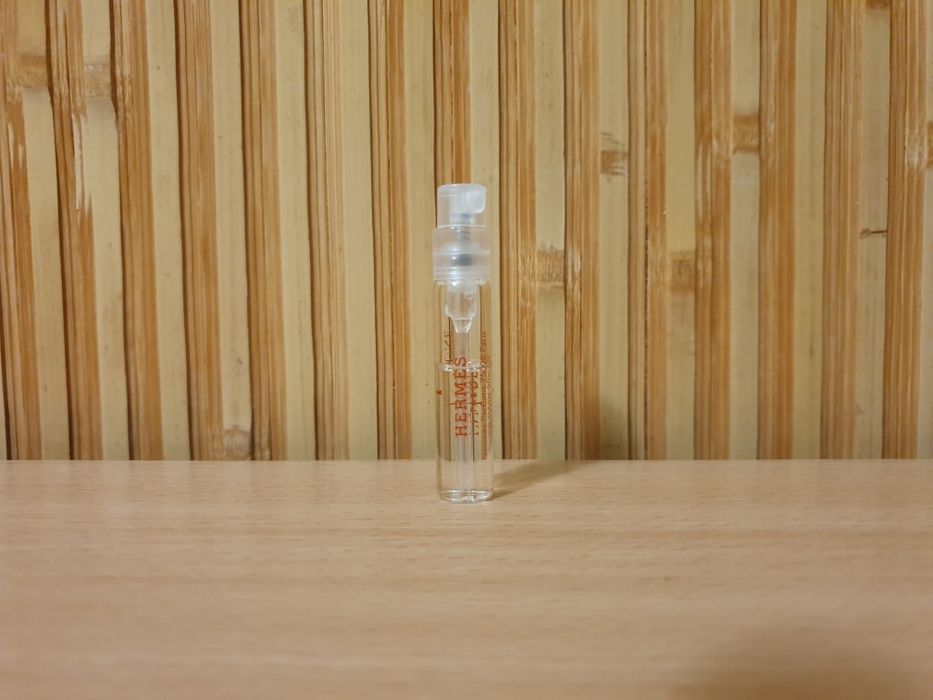 Віддам безкоштовно парфюм духи туалетна вода