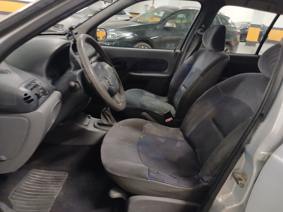 Renault clio 1.2 ano 1999