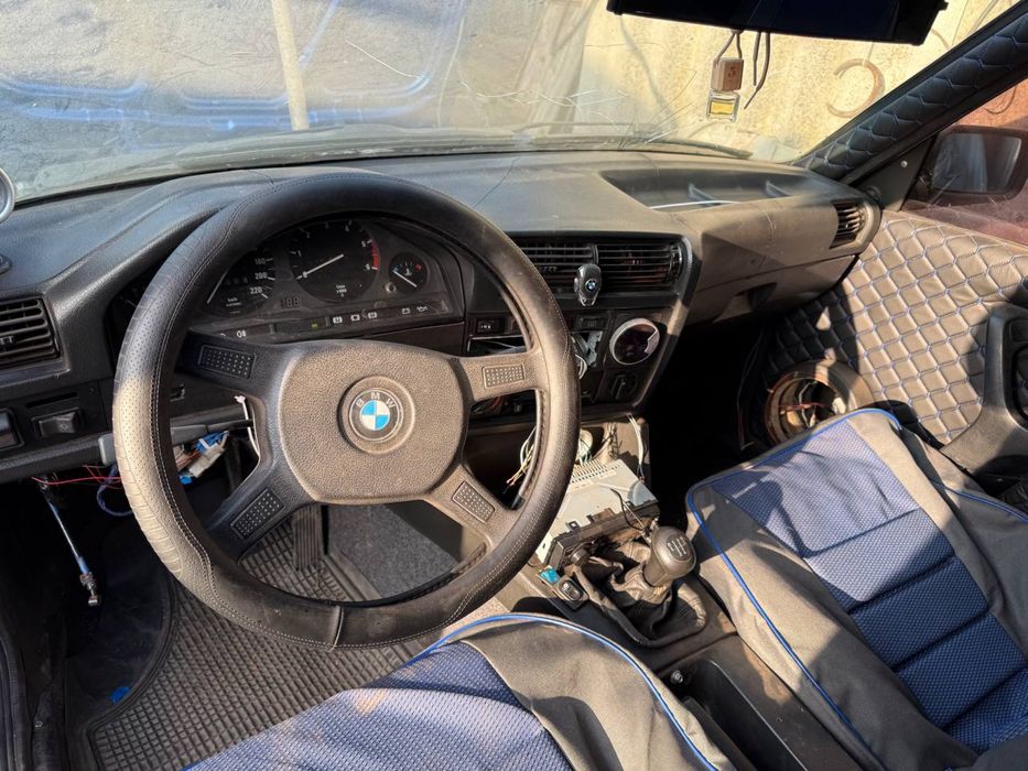 Продам БМВ Е30)))