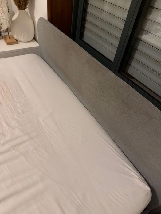 Cama e colchão usado