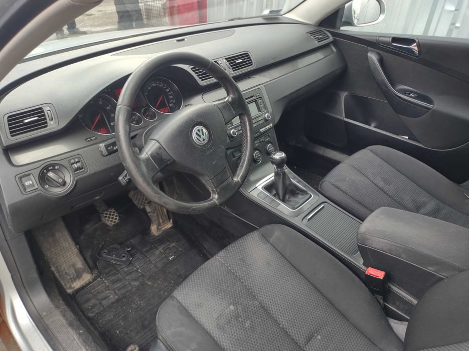 VW Passat B6 - Części - Drzwi / maska / błotnik / klapa / lampa / inne