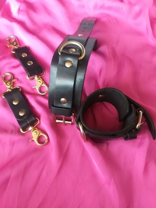 Наручники кожані жіночі
