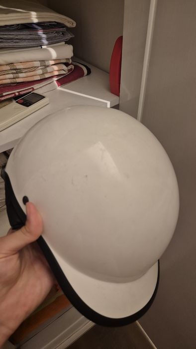 Capacete e luvas de moto
