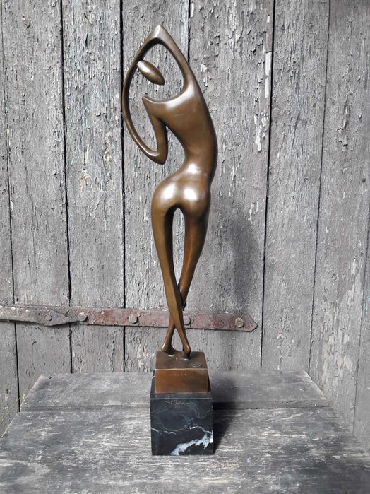 Modernistyczny akt - figura z brązu