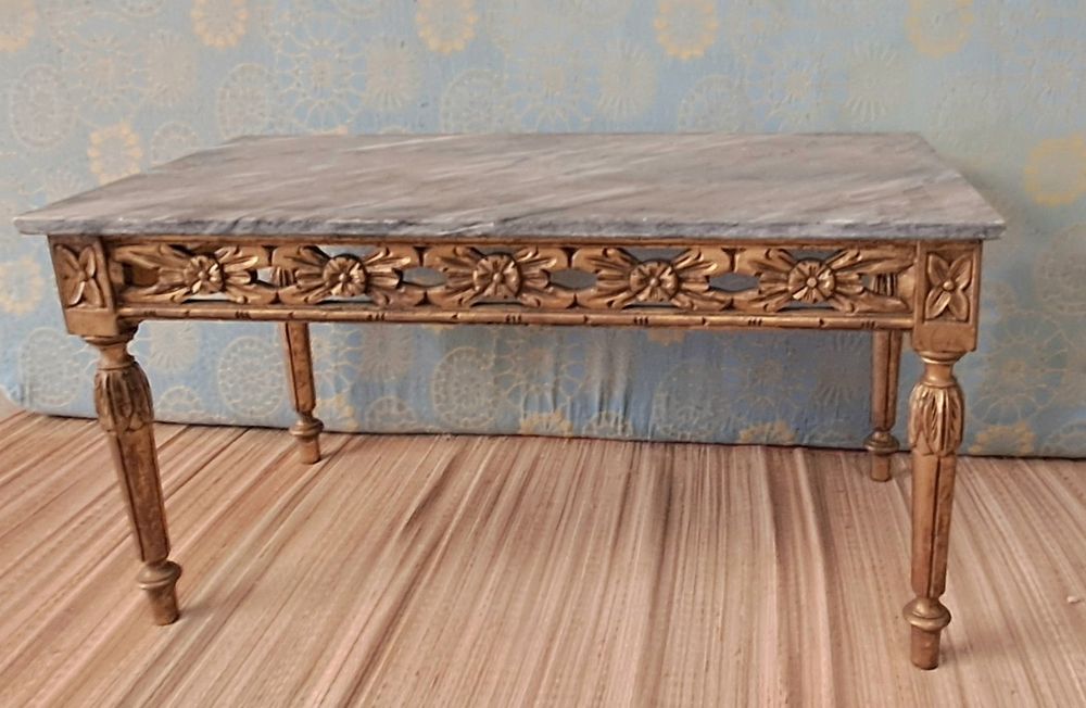 Mesa de centro com tampo em mármore 84x44x44cm