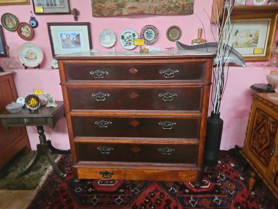 Grande cómoda, muito antiga, em madeira maciça com tampo em pedra - C