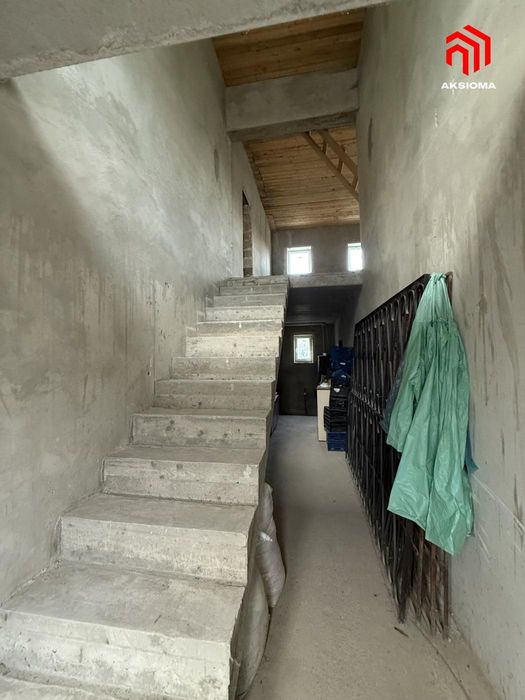 Продаж нежитлової будівлі 350 кв.м. з фасадним входом