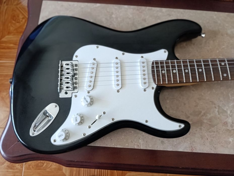 Guitarra elétrica, como nova.
