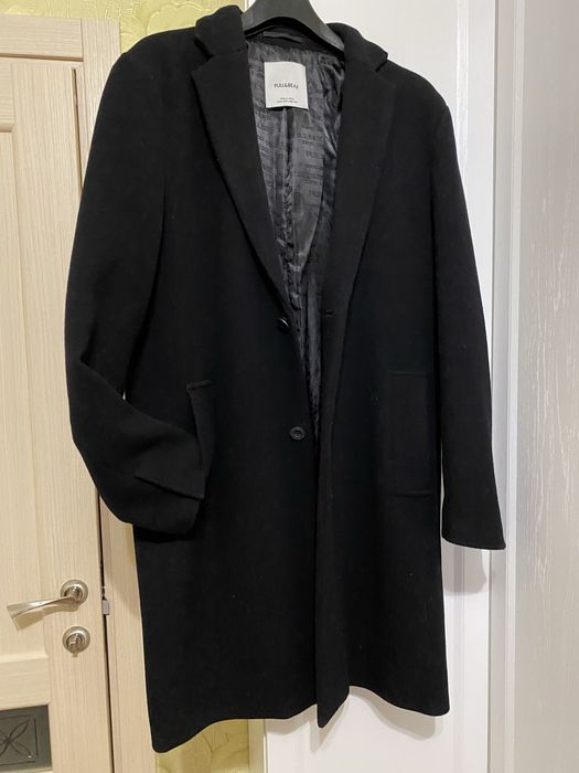 Чоловіче пальто чорного кольру