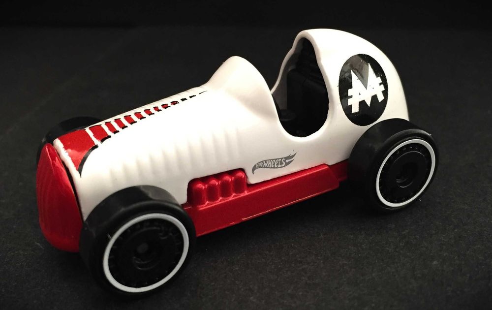 Drop Tops Pass N Go  - Hot Wheels  1/64 MINT