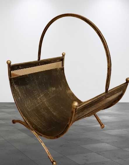 Декоративна кована дровниця.