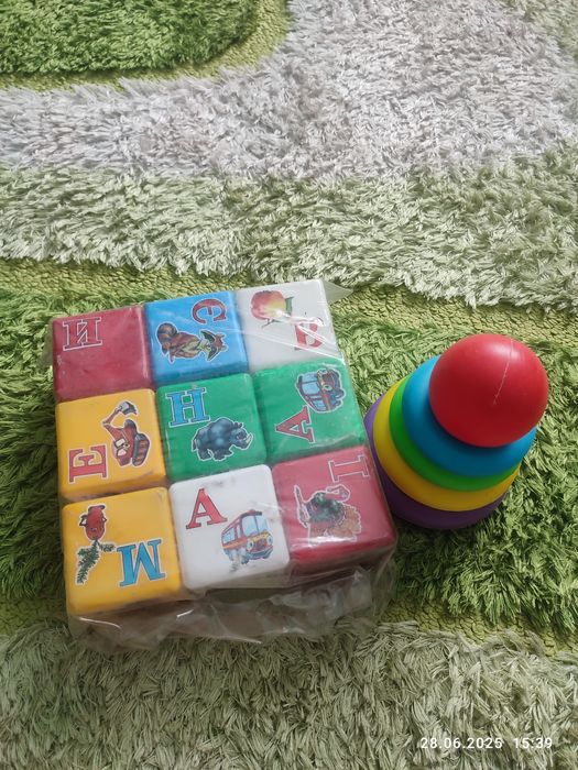 Кубики+піраміда ціна за все 75грн