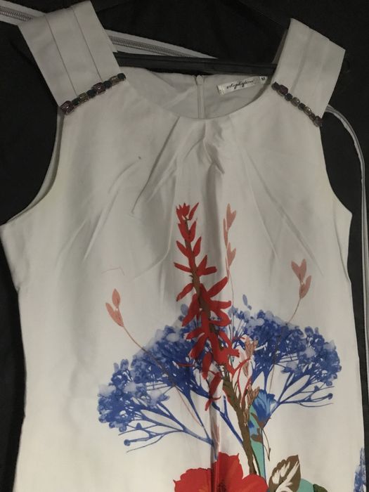 Vestido verao com detalhes na alca