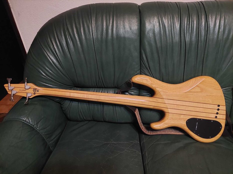 Vendo baixo Washburn Bantam RB 4000
