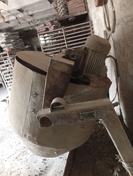 Продам бетономешалку БС 8.2 штуки.шлакоблок бу.вибратор.стелл