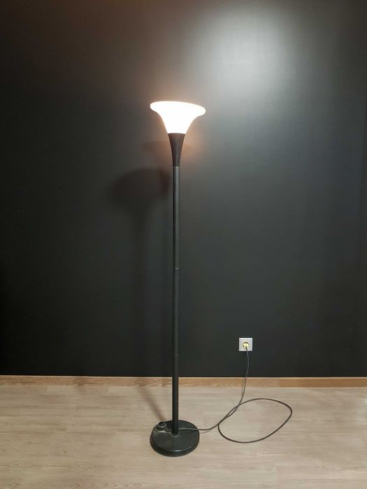 Candeeiro de pé, com luz