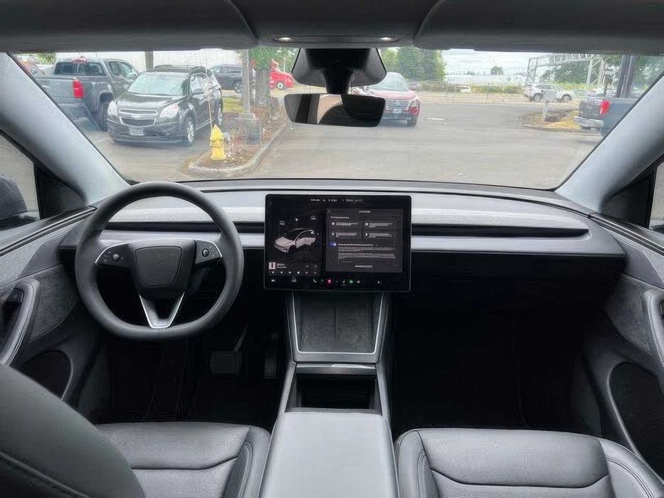 Tesla Model Y Long Range      2026