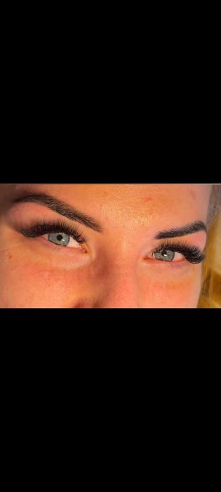 Stylizacja rzęs, henna i regulacja brwi