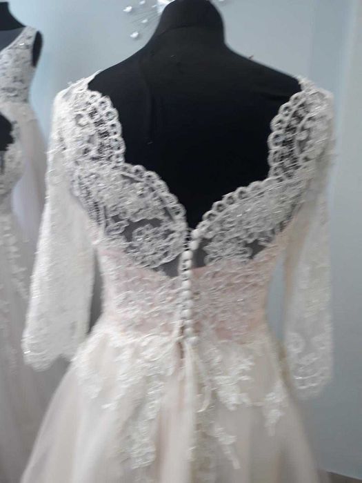 Suknia ślubna - krótka.