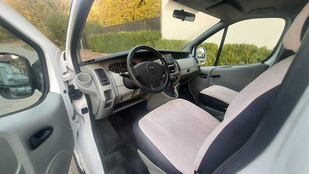 Renault Trafic 1.9 dci Hak 6-osobowy Brygadówka