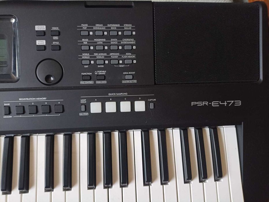 Keyboard Yamaha psr E473 + futerał