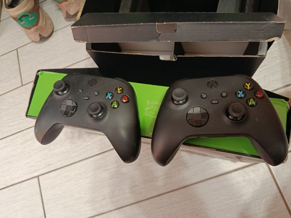 Xbox series x 1TB два джойстика