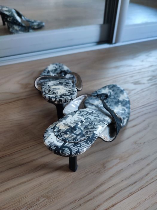 Włoskie roccobroco, oryginalne buty - klapki na obcasie, r.39