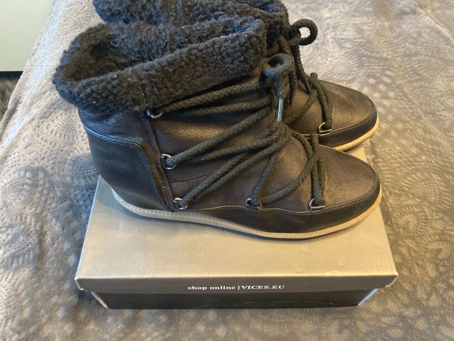 Botki na ukrytej koturnie ocieplane rozm 38