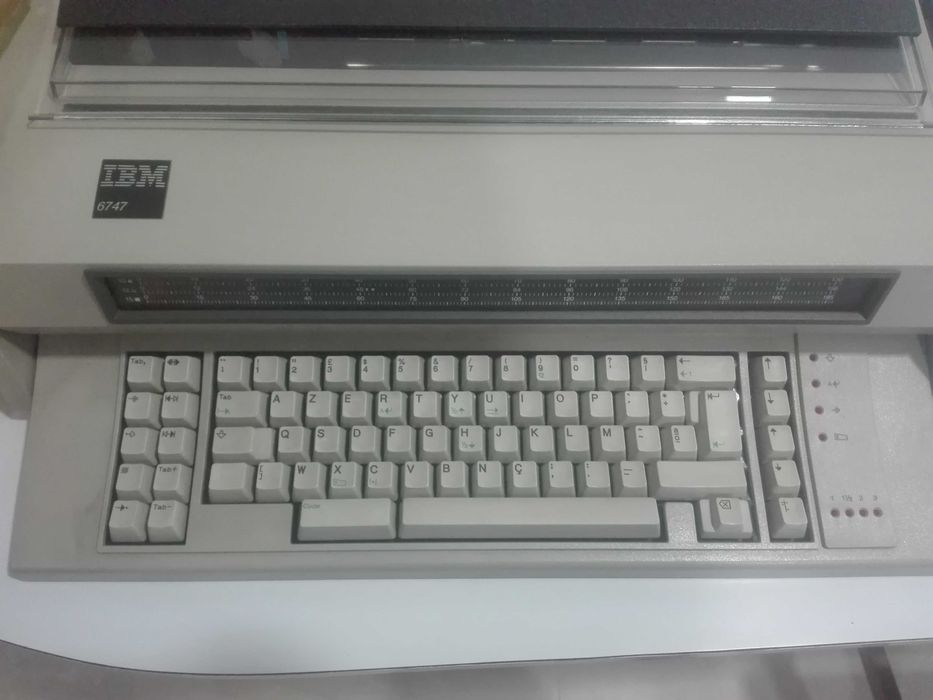 Maquina Escrever IBM  6747