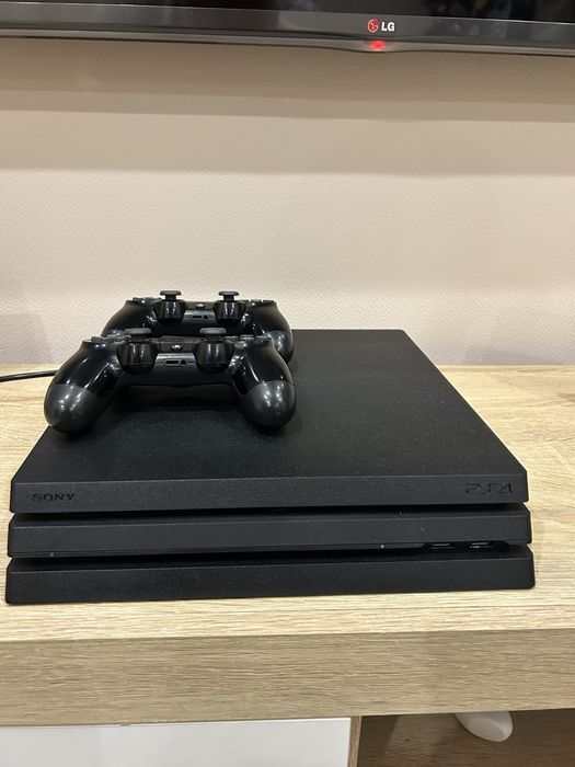 PlayStation 4 Pro з 1 TB HDD