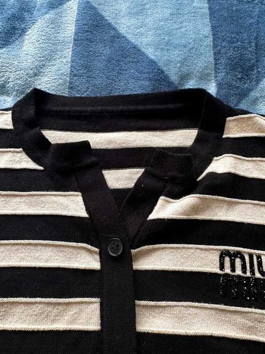 Miu Miu Kardigan / sweter w paski z koralikowym logo