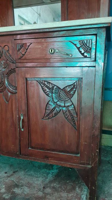 Loiceiro, louceiro, vitrine rústico em madeira maciça trabalhada