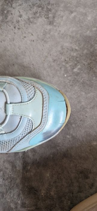 Віддам кросівки 41 розмір Karl Lagerfeld