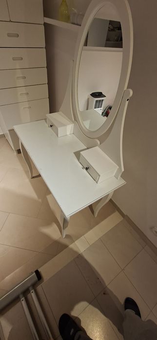 Toaletka Ikea z lustrem