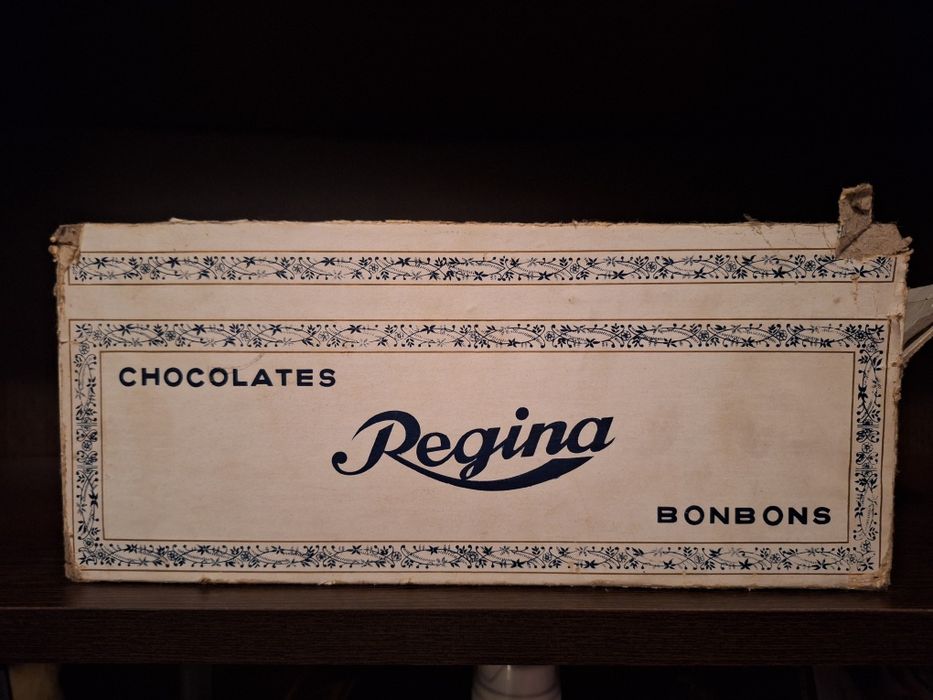 Caixa antiga de bombons de rhum Regina - publicidade antiga