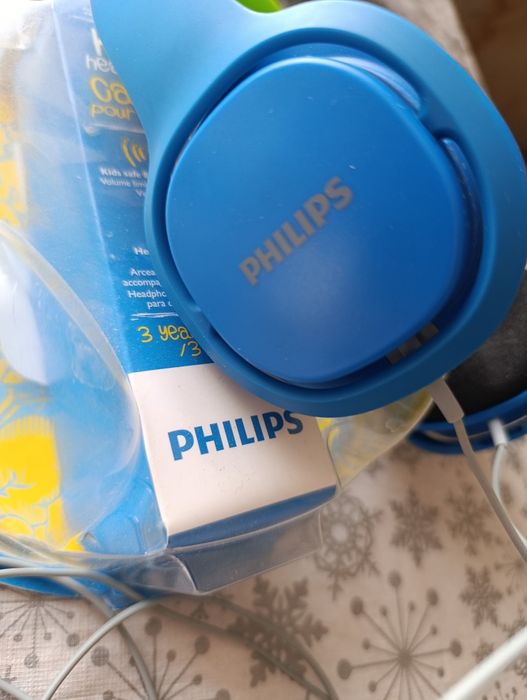 Наушники Philips.