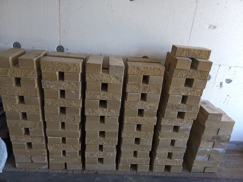 Продам кирпич "Фагот'" жёлтый