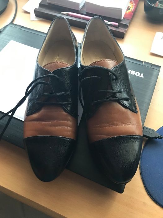 Sapatos Novos marca Helio em pele