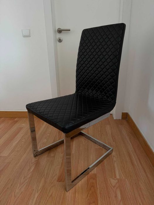 Mesa de jantar extensível em vidro temperado preto + 4 cadeiras almofadadas
