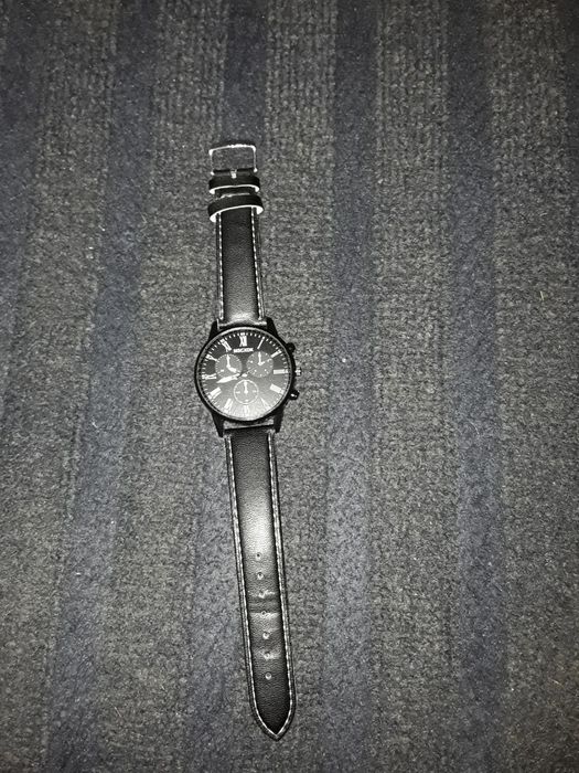 Часы электронные наручные