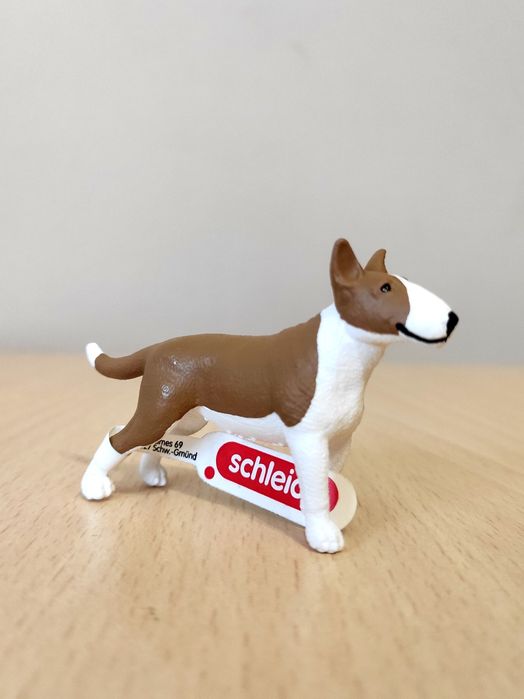 Kolekcjonerska figurka psa Schleich.