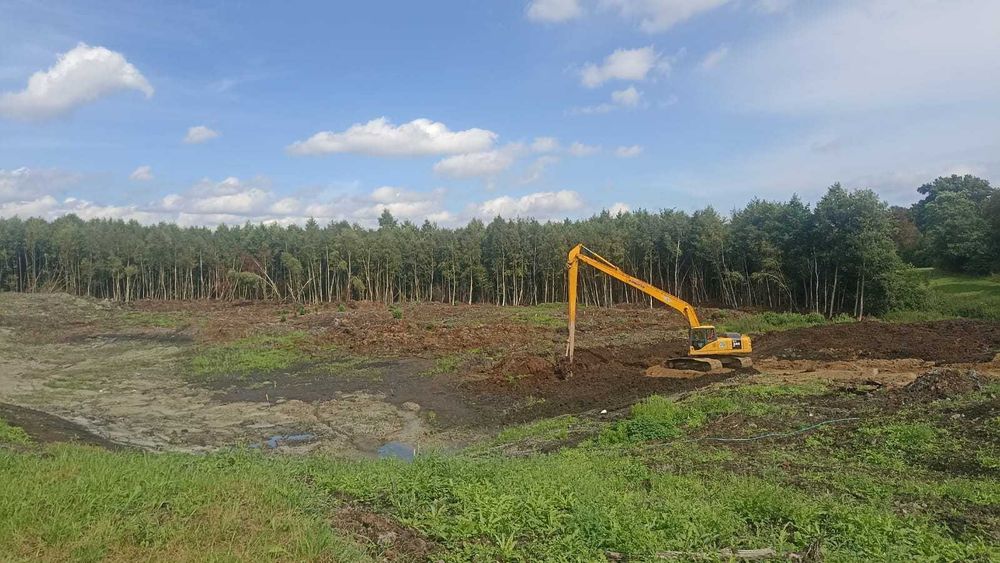 Kopanie stawów, kopanie zbiorników, koparka z długim ramieniem