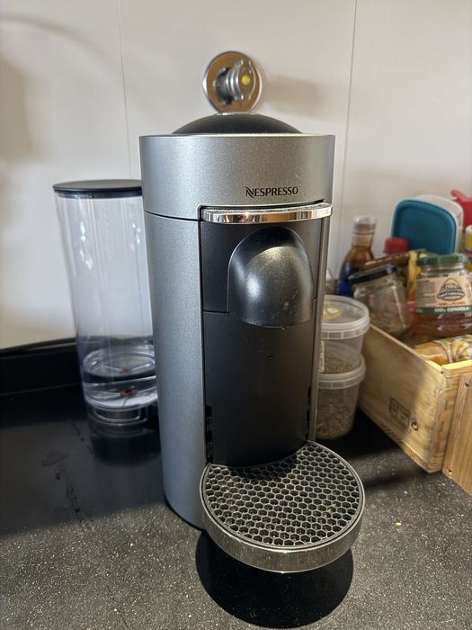 Maquina de cafe Nespresso Vertuo Next Deluxe