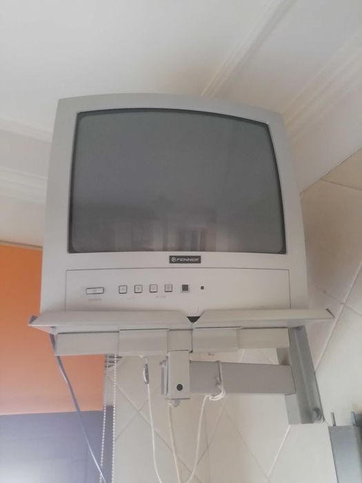 TV 14" Fenner com suporte de parede articulavel