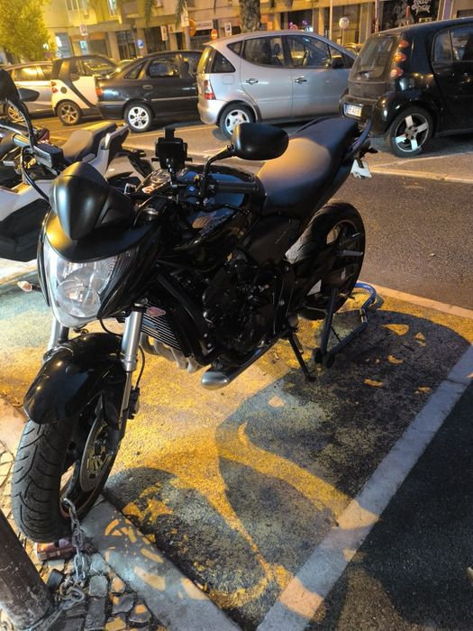 Hornet 600 preta com 23 mil km