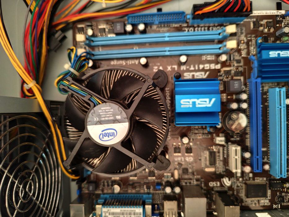 Torre PC Intel Core 2 Quad Q9550 + Motherboard ASUS DDR3 + 3 Leitores Óticos