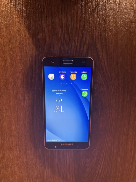 Мобільний телефон Samsung Galaxy J7