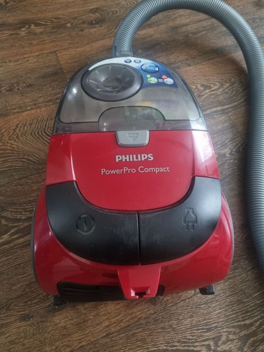Пылесос Philips 750w
