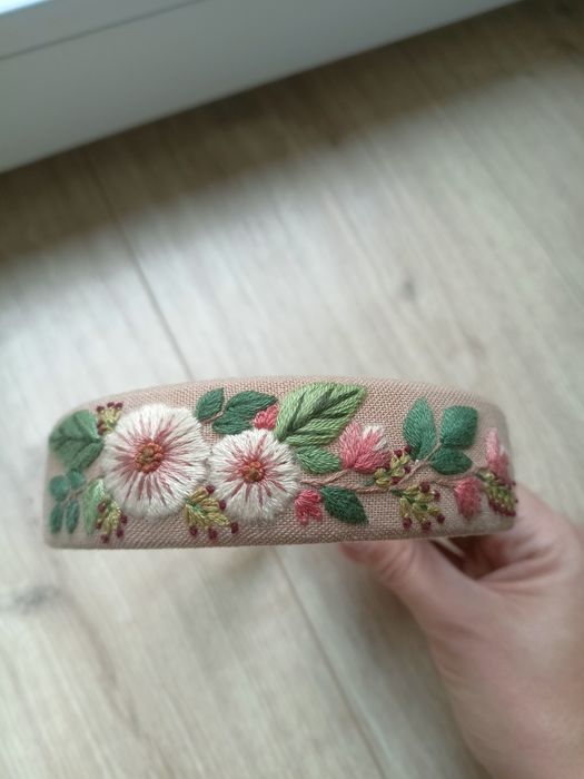 Opaska dla dziecka nowa kwiaty haftowane